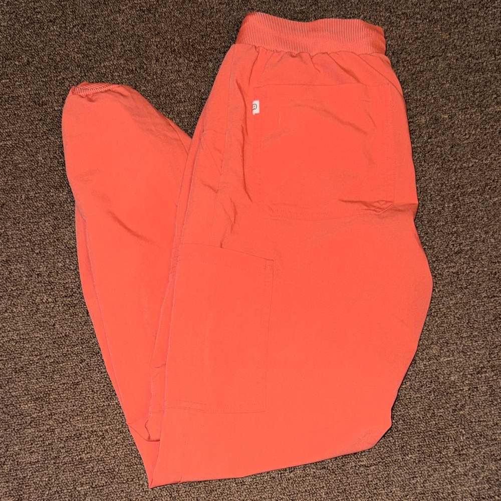 Wonder wink coral jogger scrub pants